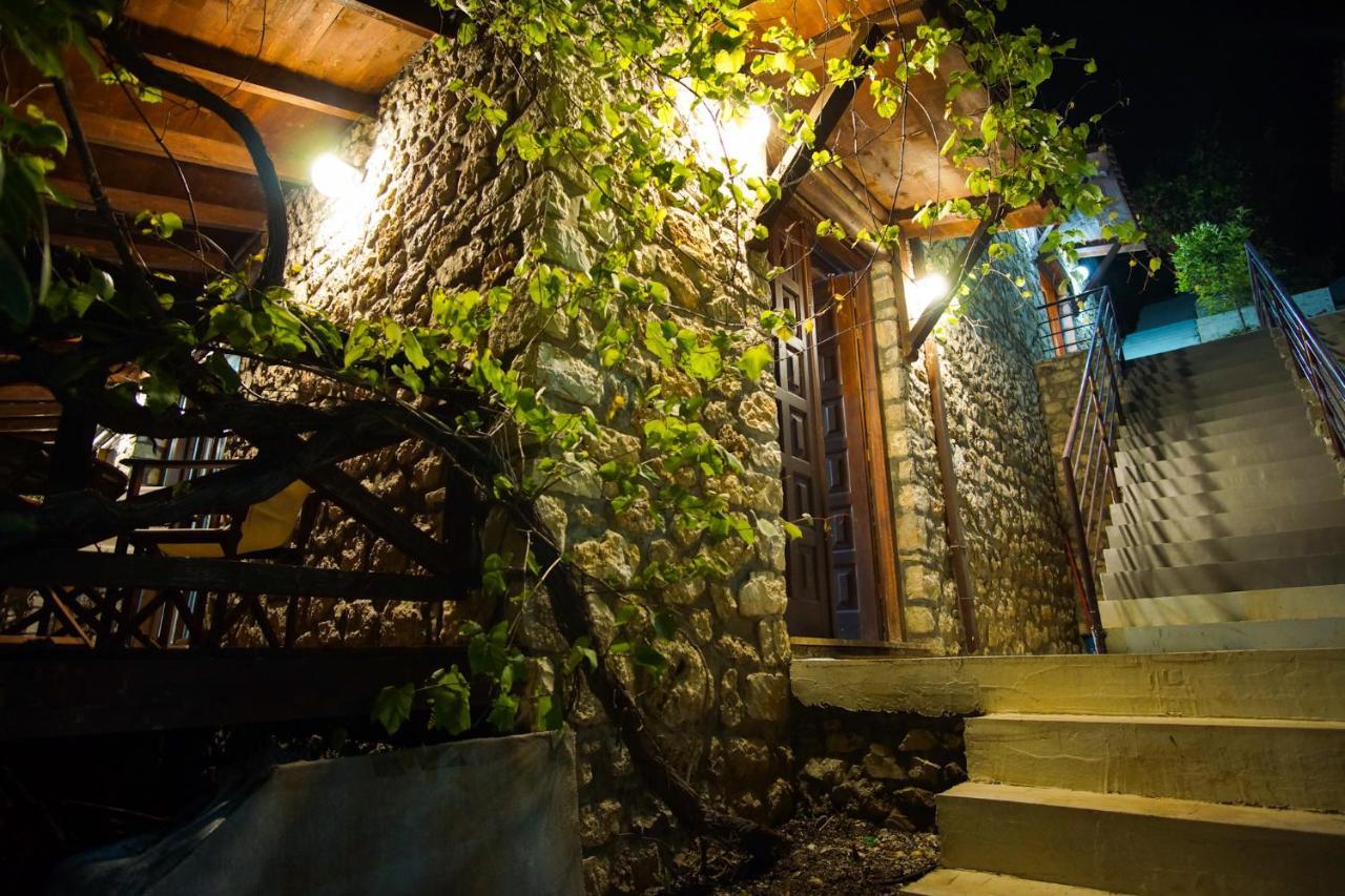 Seaside Duplex Stone Villa Qëparo Exteriér fotografie
