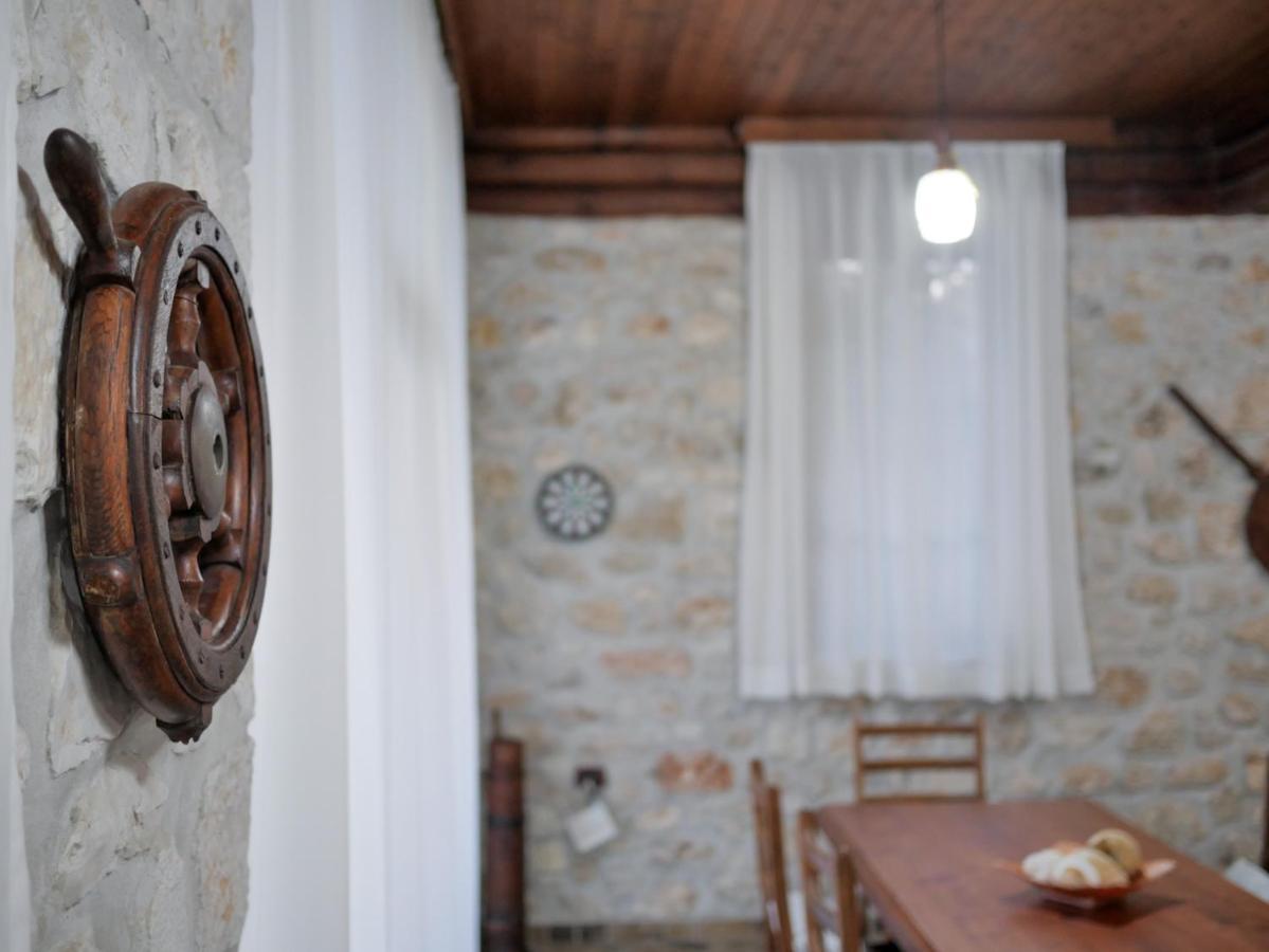 Seaside Duplex Stone Villa Qëparo Exteriér fotografie