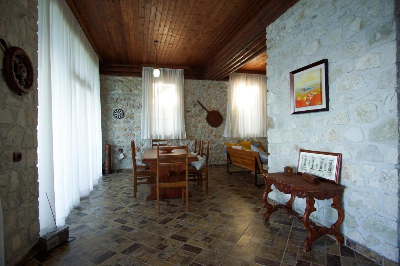 Seaside Duplex Stone Villa Qëparo Exteriér fotografie