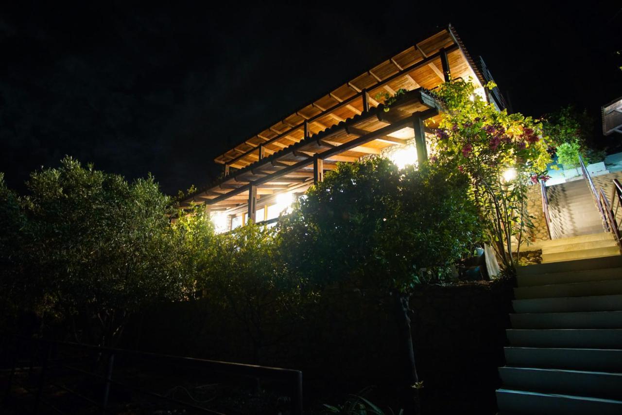 Seaside Duplex Stone Villa Qëparo Exteriér fotografie