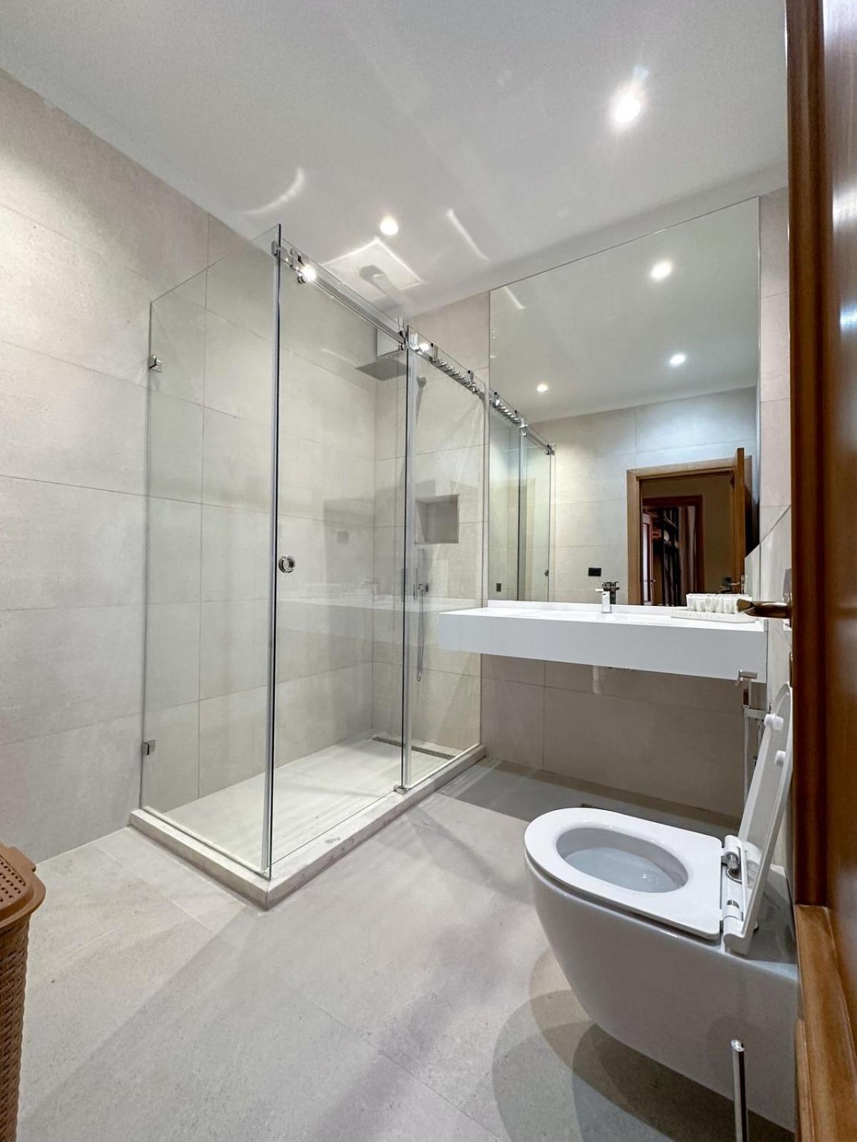 Seaside Duplex Stone Villa Qëparo Exteriér fotografie