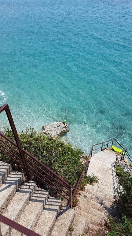 Seaside Duplex Stone Villa Qëparo Exteriér fotografie
